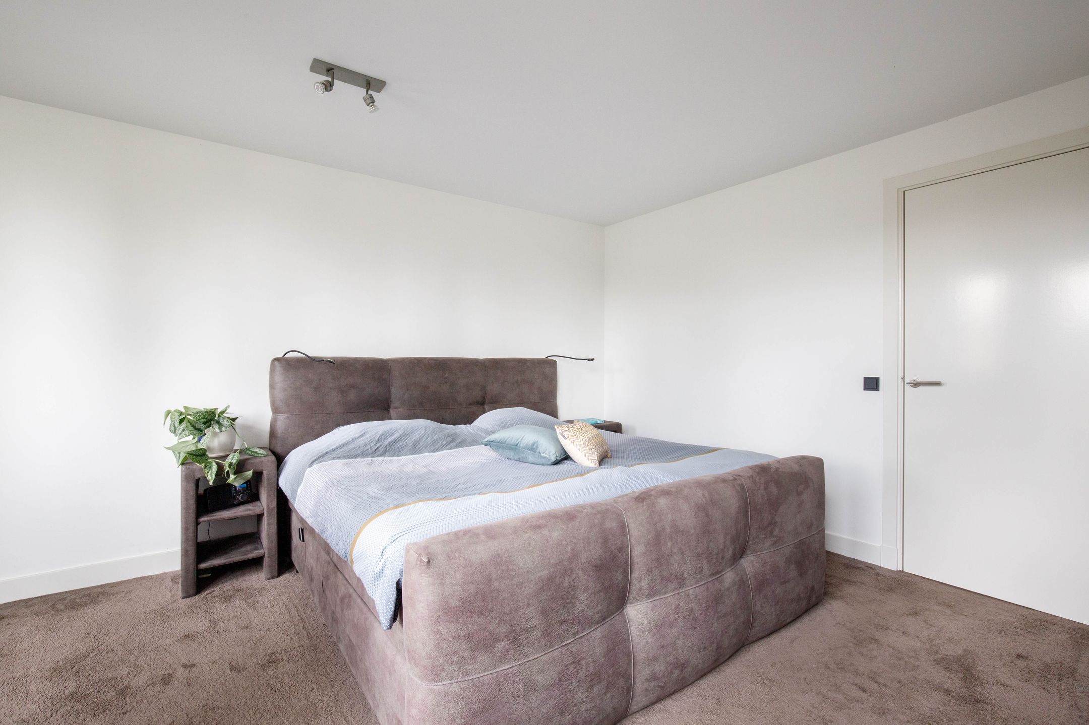 Renovated Family Home with Water Views and Full Basement in Leidschendam — 24