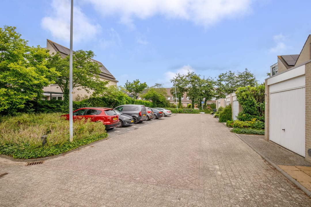 Renovated Family Home with Water Views and Full Basement in Leidschendam — 52