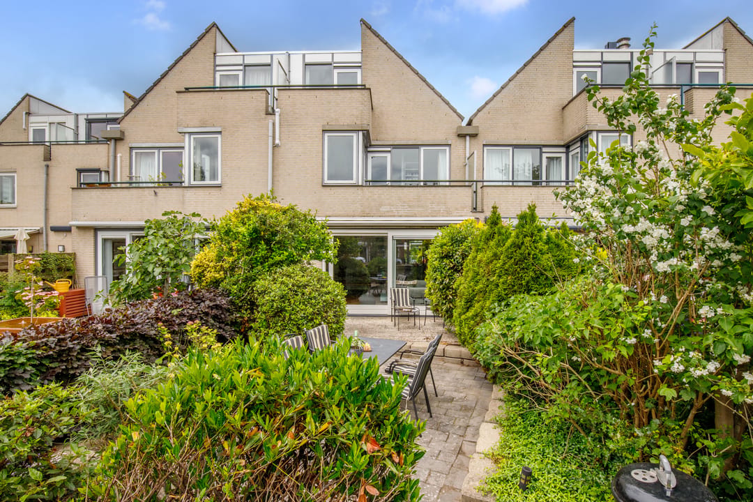 Renovated Family Home with Water Views and Full Basement in Leidschendam — 47