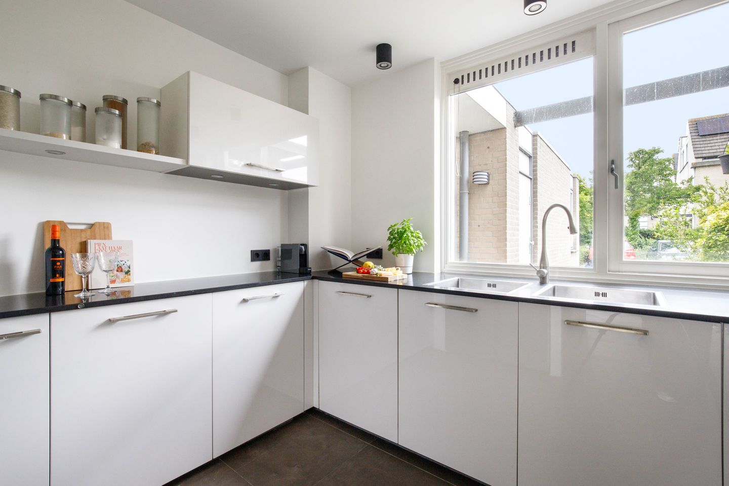 Renovated Family Home with Water Views and Full Basement in Leidschendam — 14