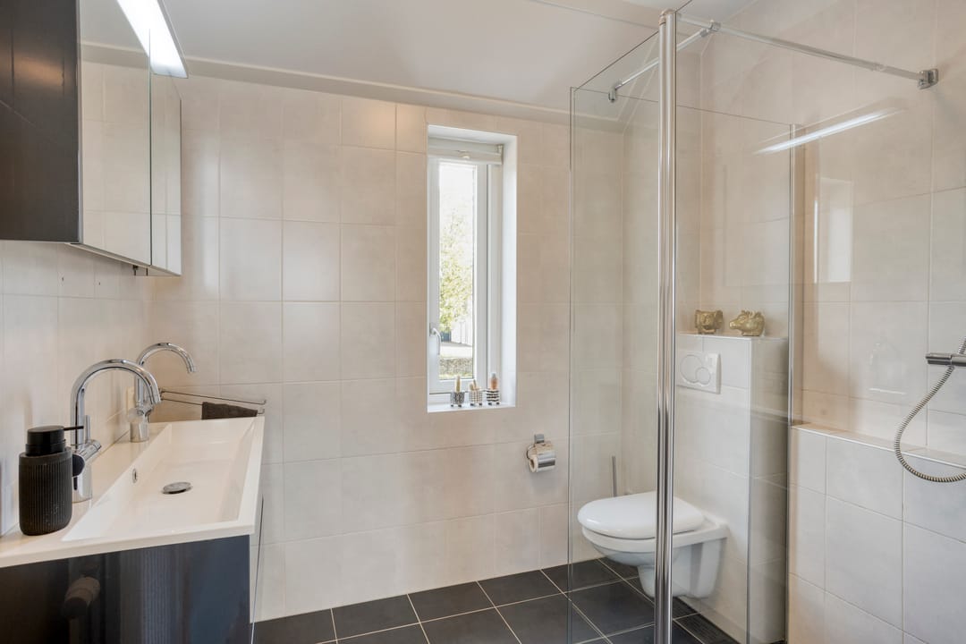 Move-in Ready Terraced Home with Four Bedrooms in Child-Friendly Berghem — 22