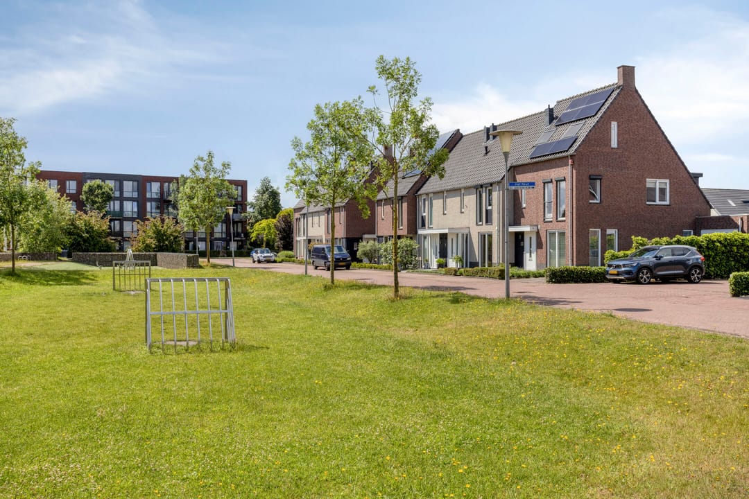 Move-in Ready Terraced Home with Four Bedrooms in Child-Friendly Berghem — 37