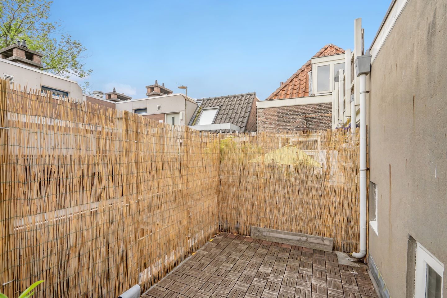 Charming Upper Apartment in Historic Delft Center — 10