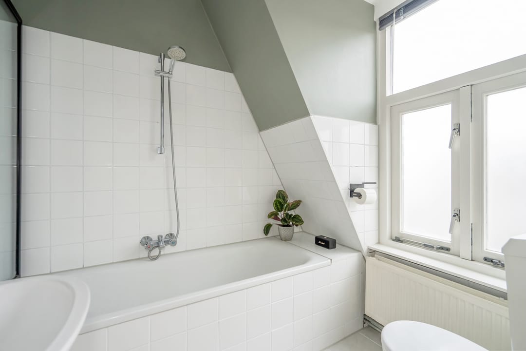 Charming Upper Apartment in Historic Delft Center — 22