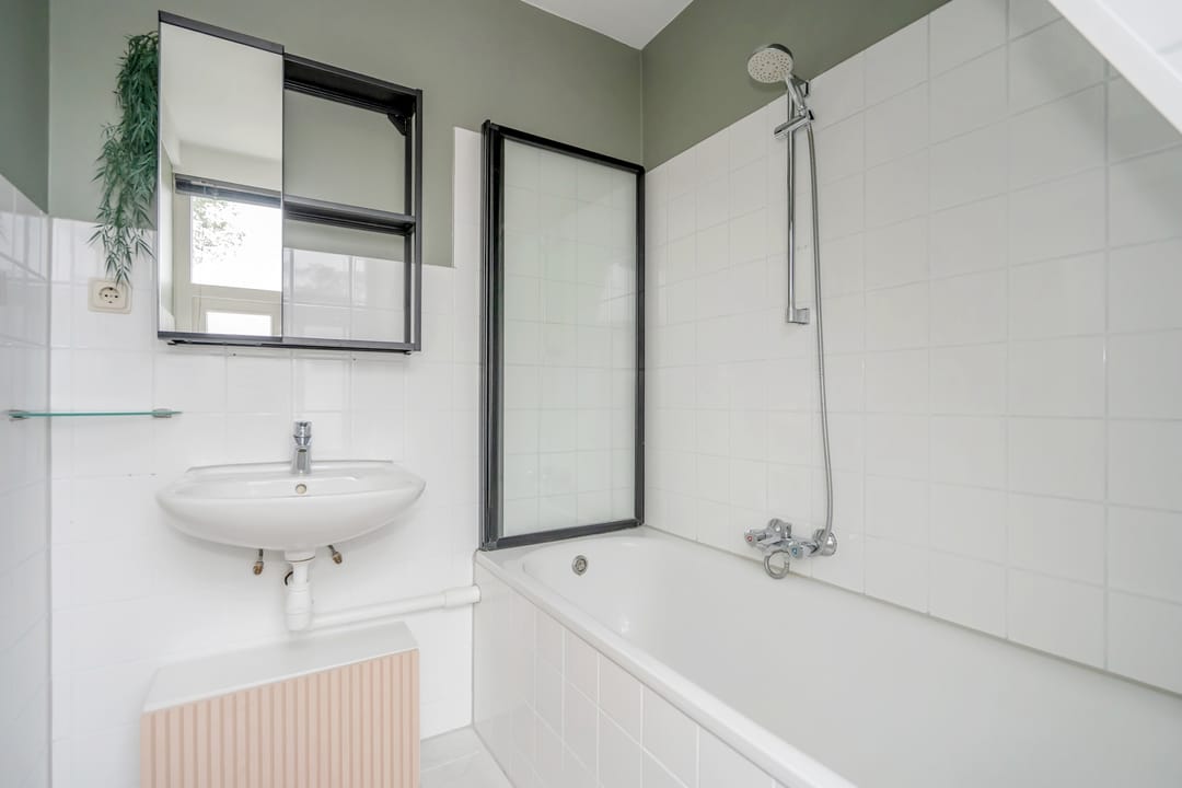 Charming Upper Apartment in Historic Delft Center — 23