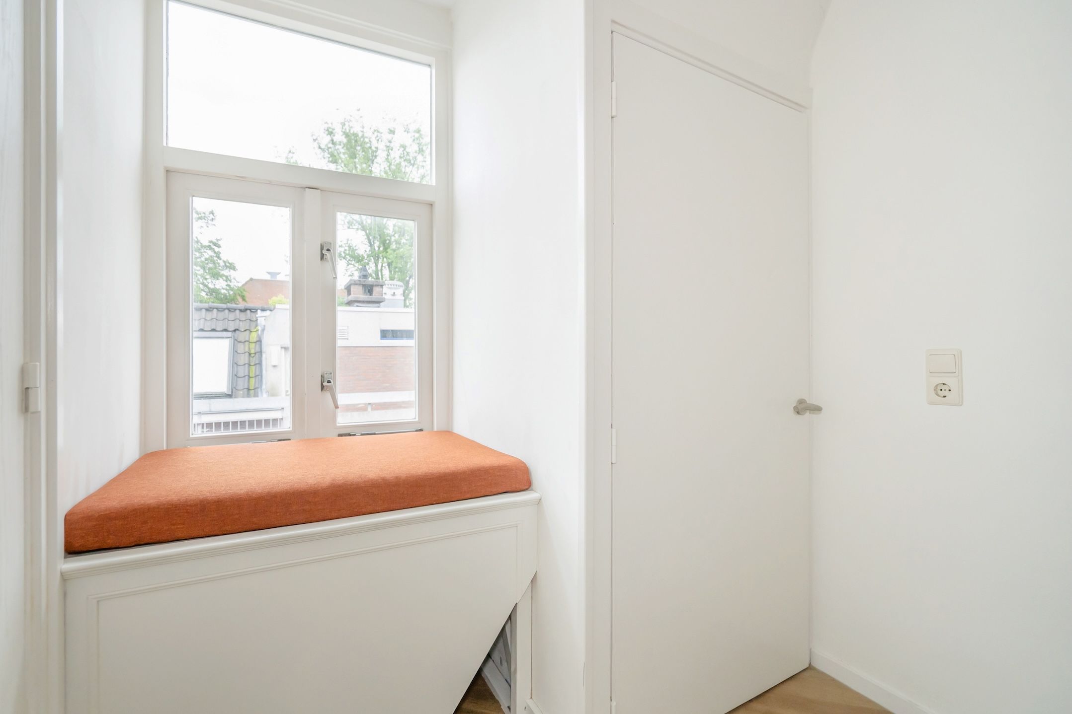Charming Upper Apartment in Historic Delft Center — 21