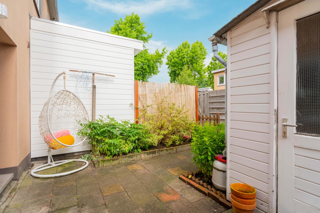 Cozy Terraced Home with South-Facing Garden in Amsterdam Noord — 22