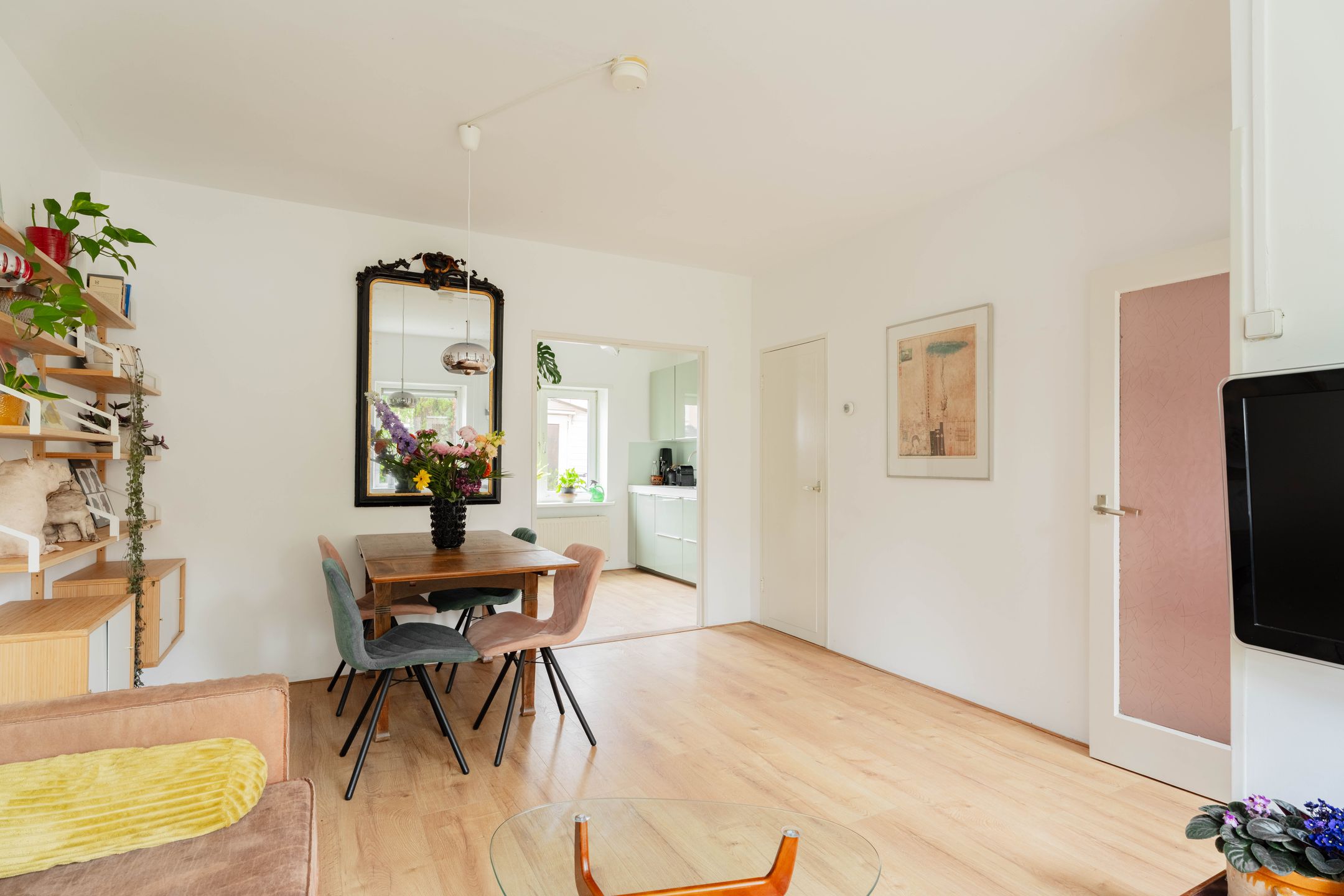 Cozy Terraced Home with South-Facing Garden in Amsterdam Noord — 9