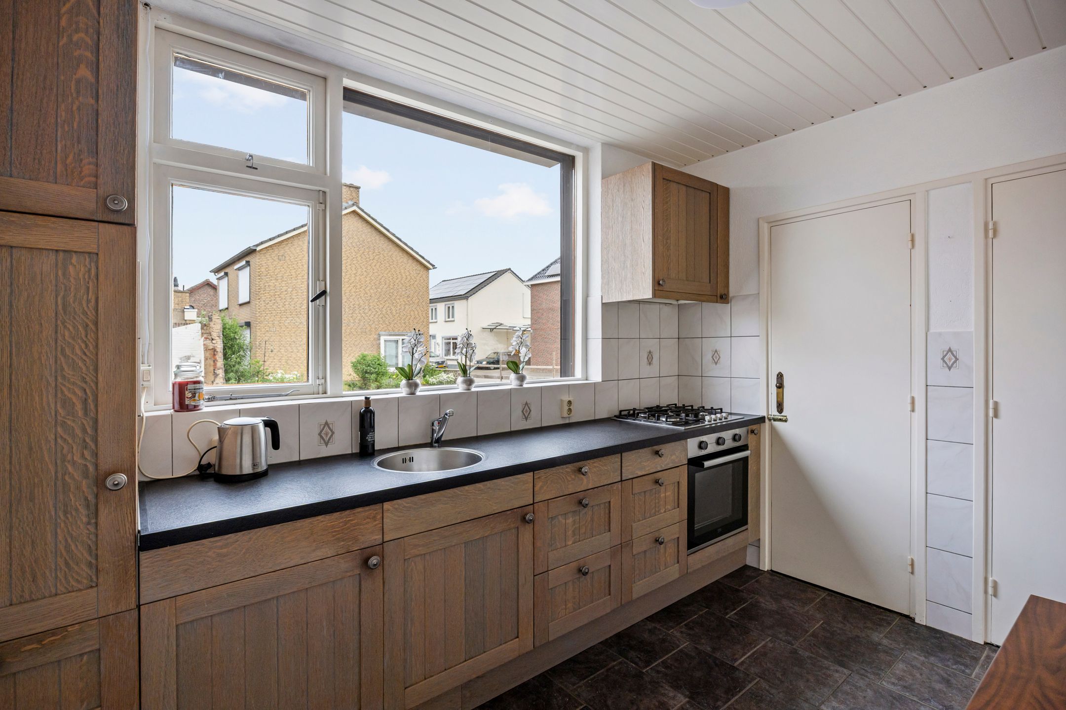 Spacious Detached Home with Exceptional Plot and Development Potential — 21