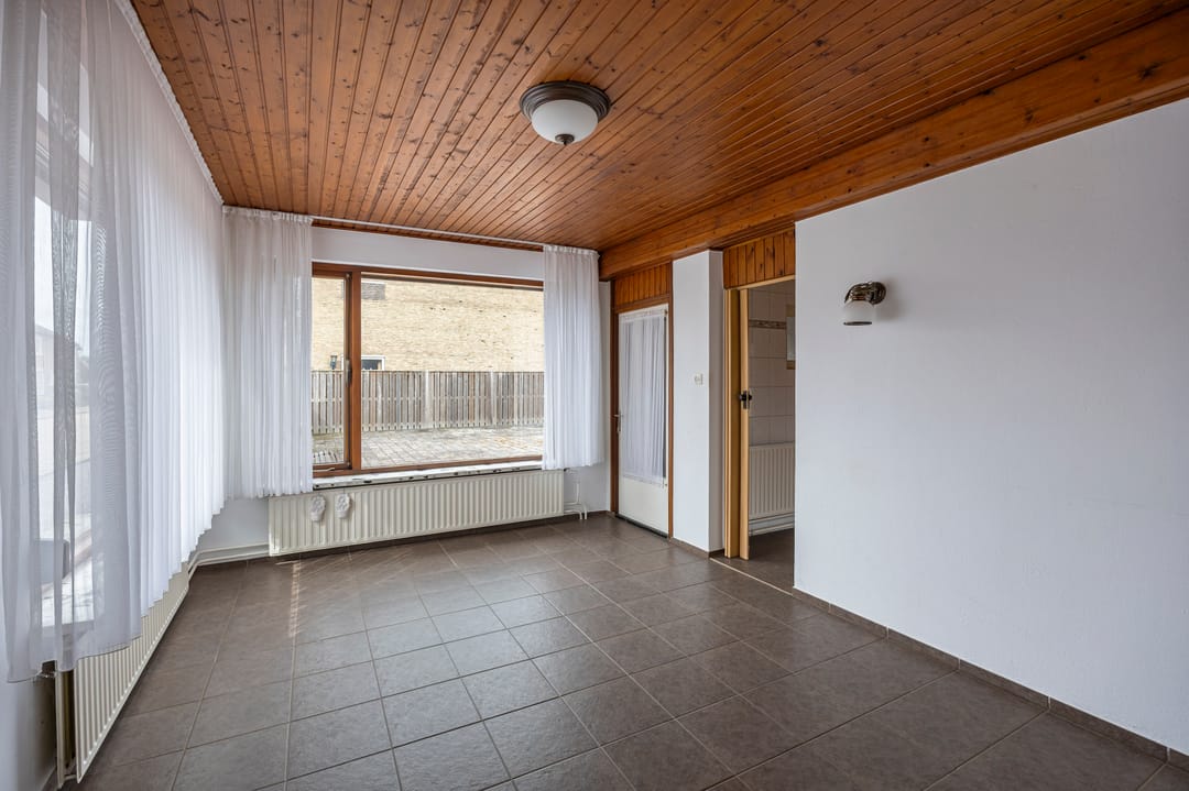 Spacious Detached Home with Exceptional Plot and Development Potential — 23