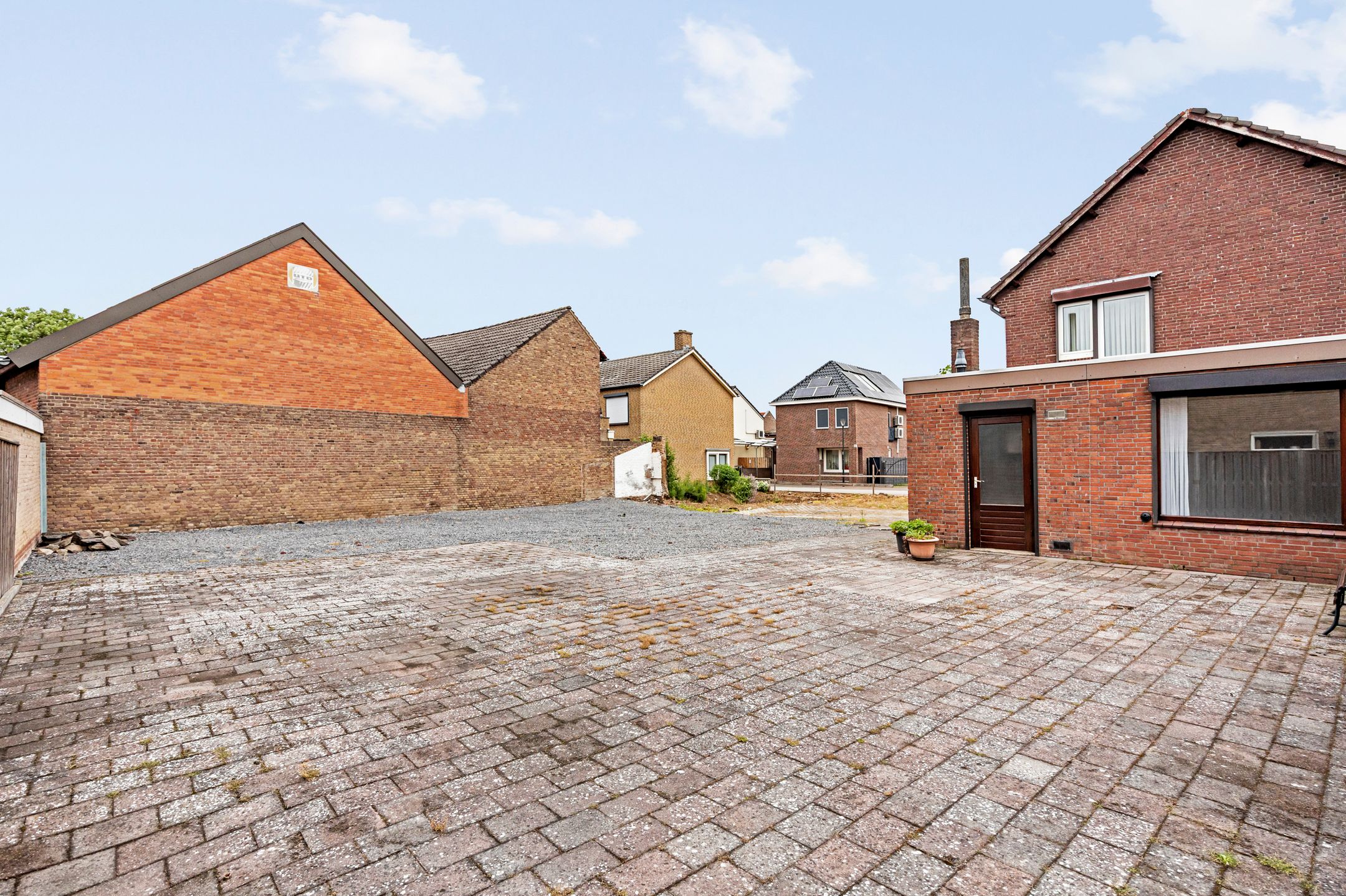Spacious Detached Home with Exceptional Plot and Development Potential — 36