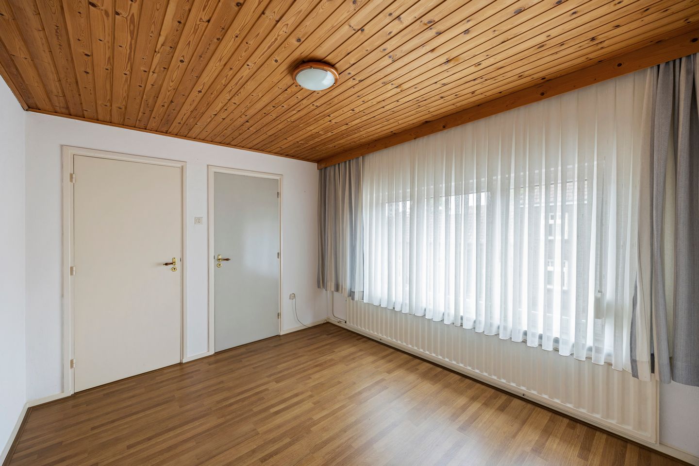 Spacious Detached Home with Exceptional Plot and Development Potential — 29