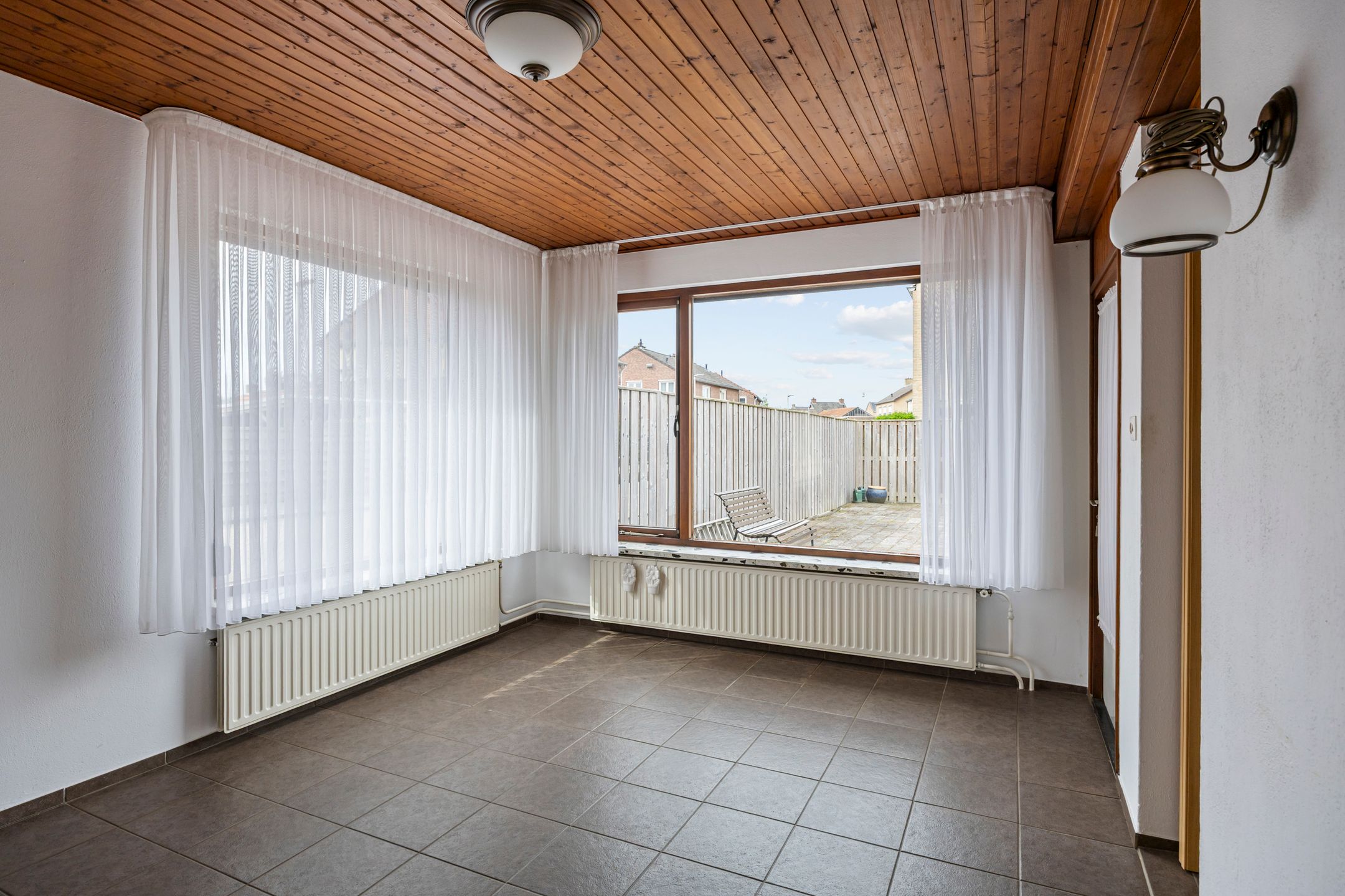 Spacious Detached Home with Exceptional Plot and Development Potential — 24