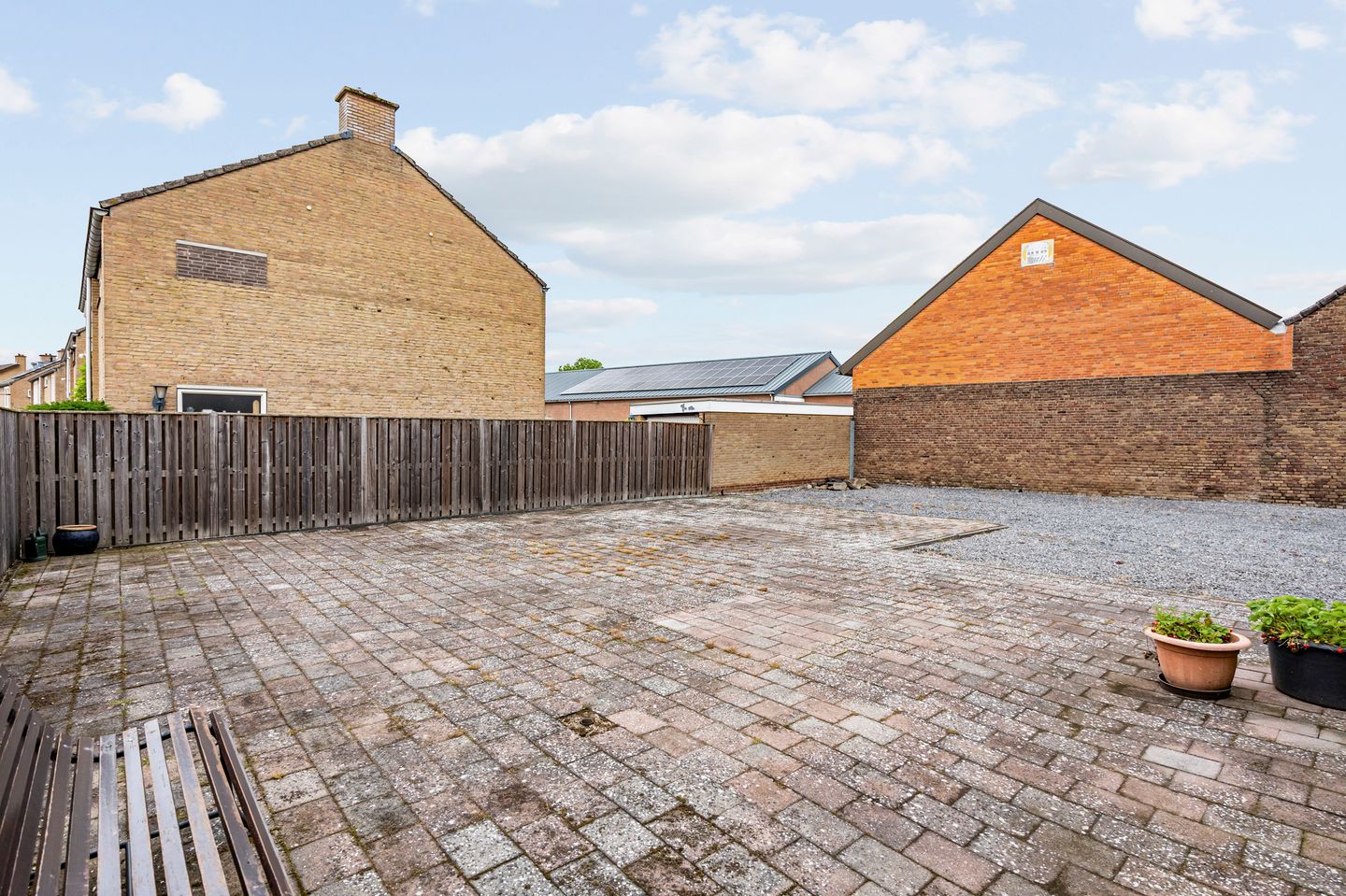 Spacious Detached Home with Exceptional Plot and Development Potential — 35