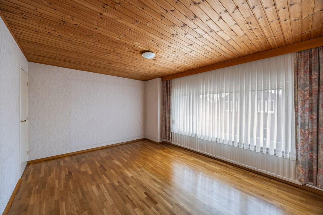 Spacious Detached Home with Exceptional Plot and Development Potential — 31
