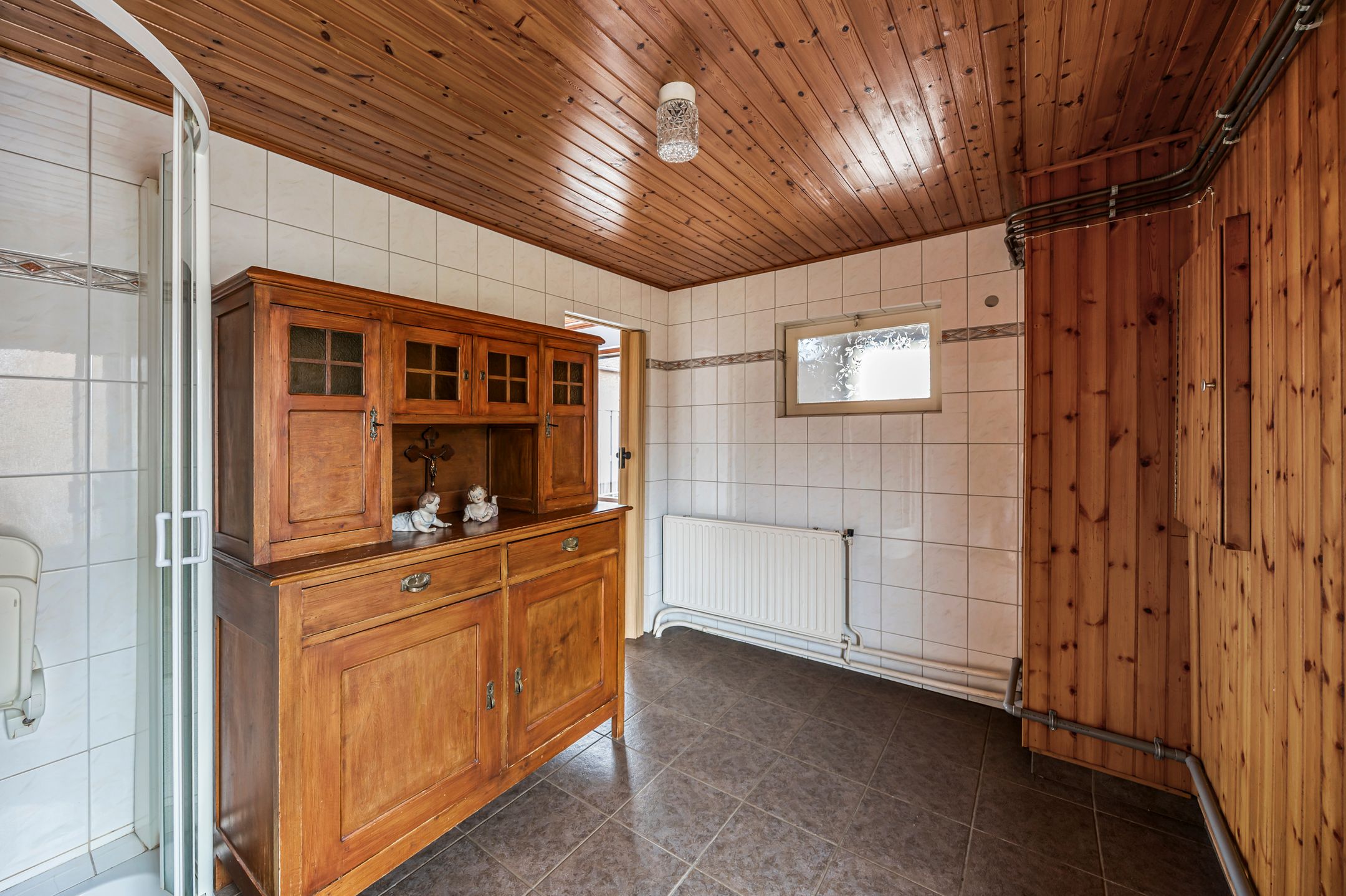 Spacious Detached Home with Exceptional Plot and Development Potential — 27