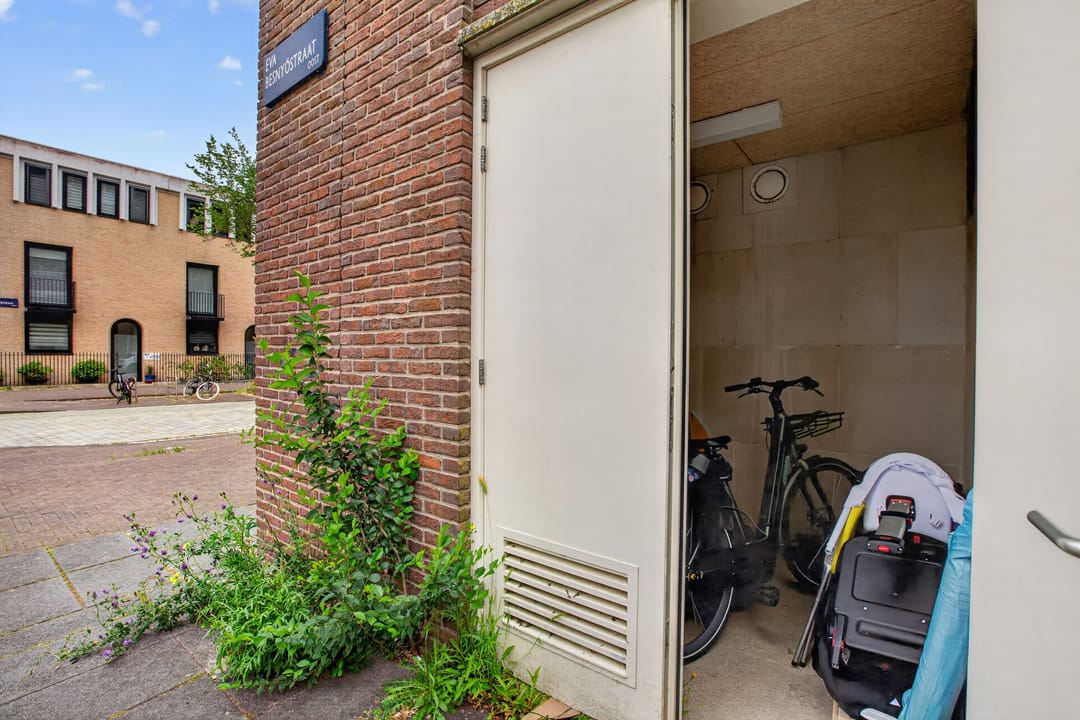 Bright 3-Room Apartment with Southeast Balcony in Woning van het Licht Complex — 38