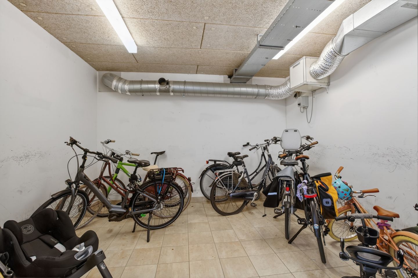 Bright 3-Room Apartment with Southeast Balcony in Woning van het Licht Complex — 34