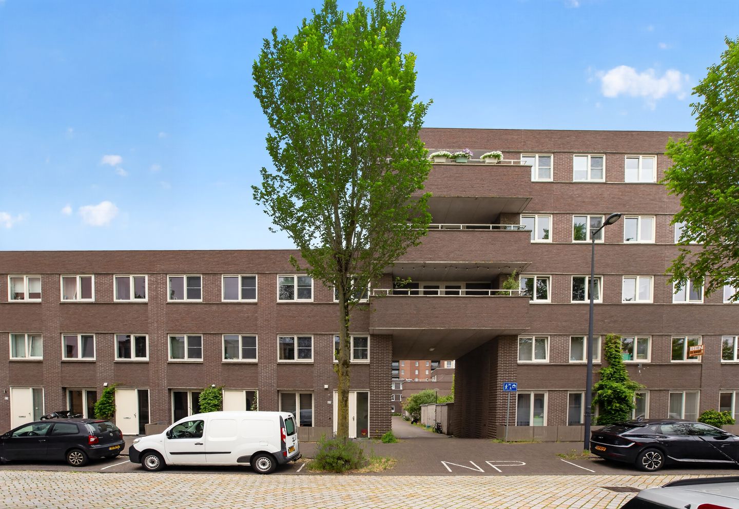 Bright 3-Room Apartment with Southeast Balcony in Woning van het Licht Complex — 35