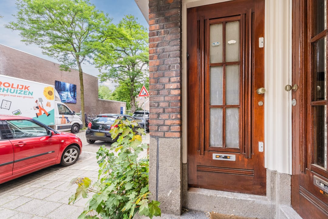 Renovated Ground Floor Apartment with Spacious Garden in Blijdorp — 38