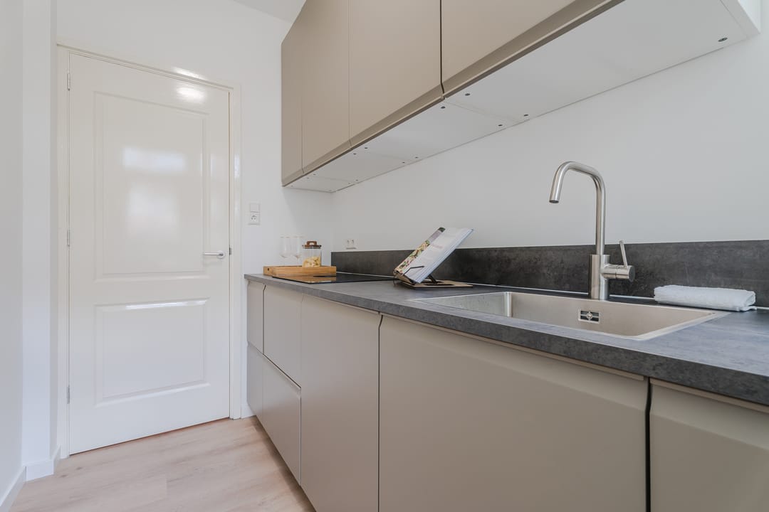Renovated Ground Floor Apartment with Spacious Garden in Blijdorp — 13
