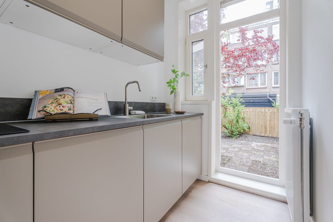 Renovated Ground Floor Apartment with Spacious Garden in Blijdorp — 11