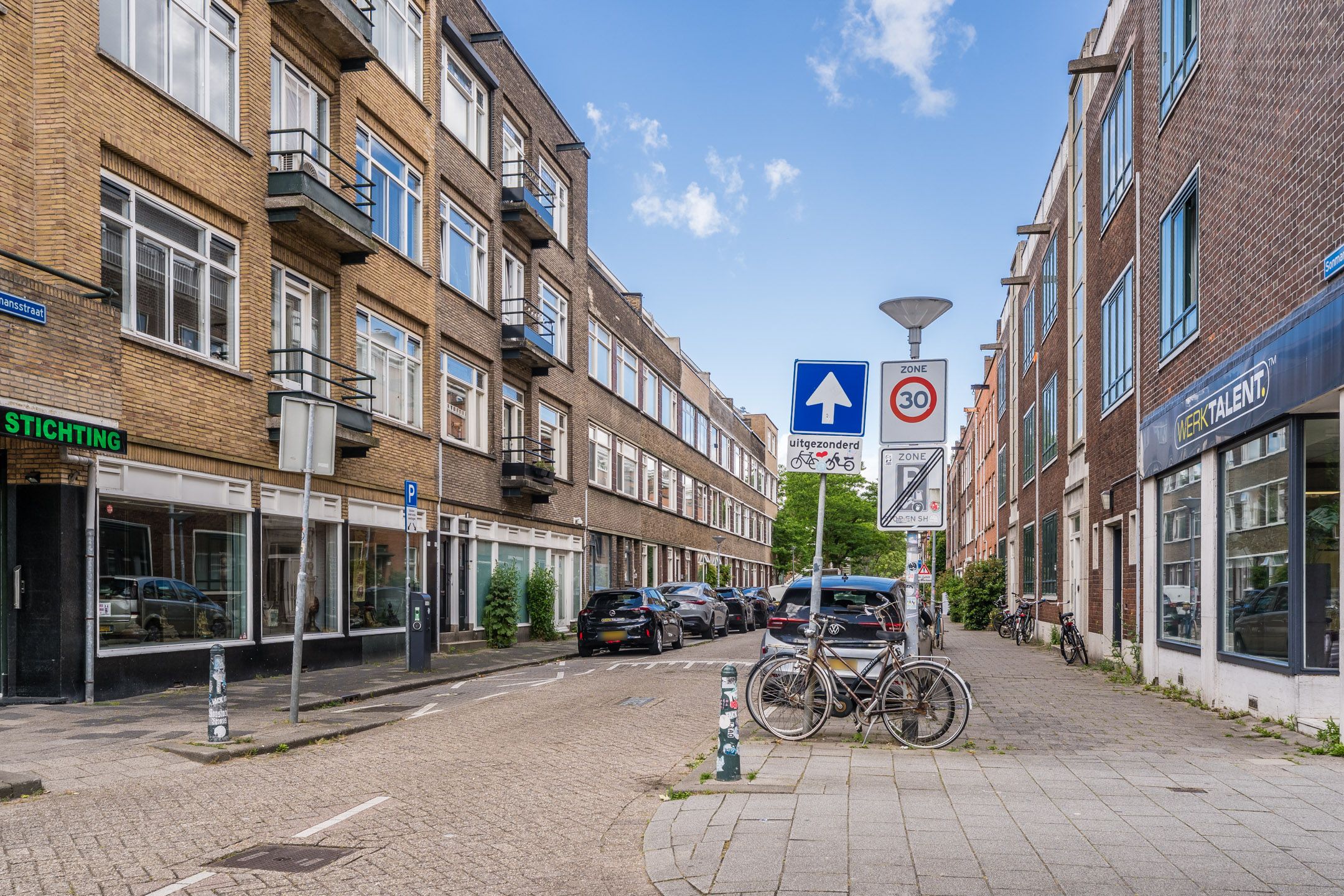 Renovated Ground Floor Apartment with Spacious Garden in Blijdorp — 39