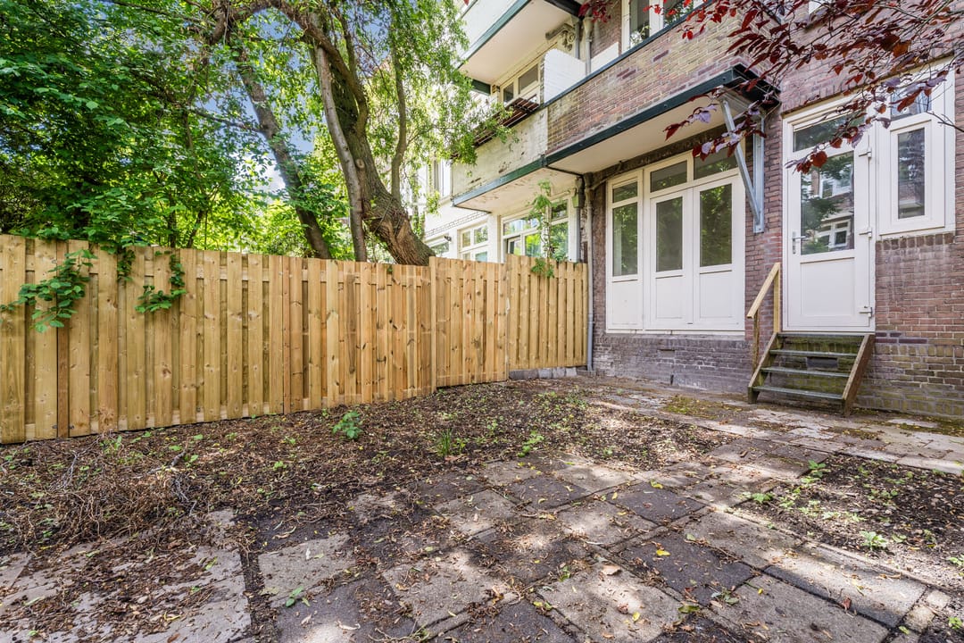 Renovated Ground Floor Apartment with Spacious Garden in Blijdorp — 32