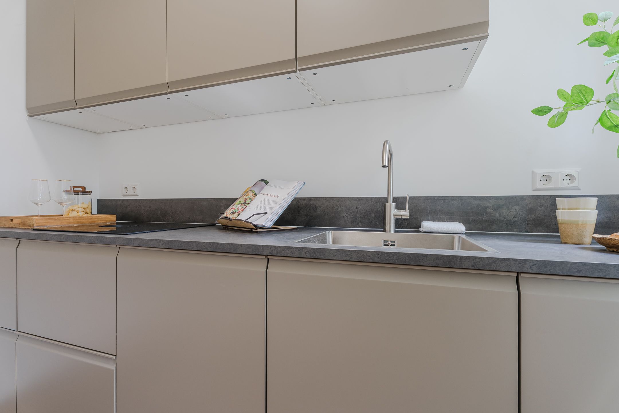 Renovated Ground Floor Apartment with Spacious Garden in Blijdorp — 12