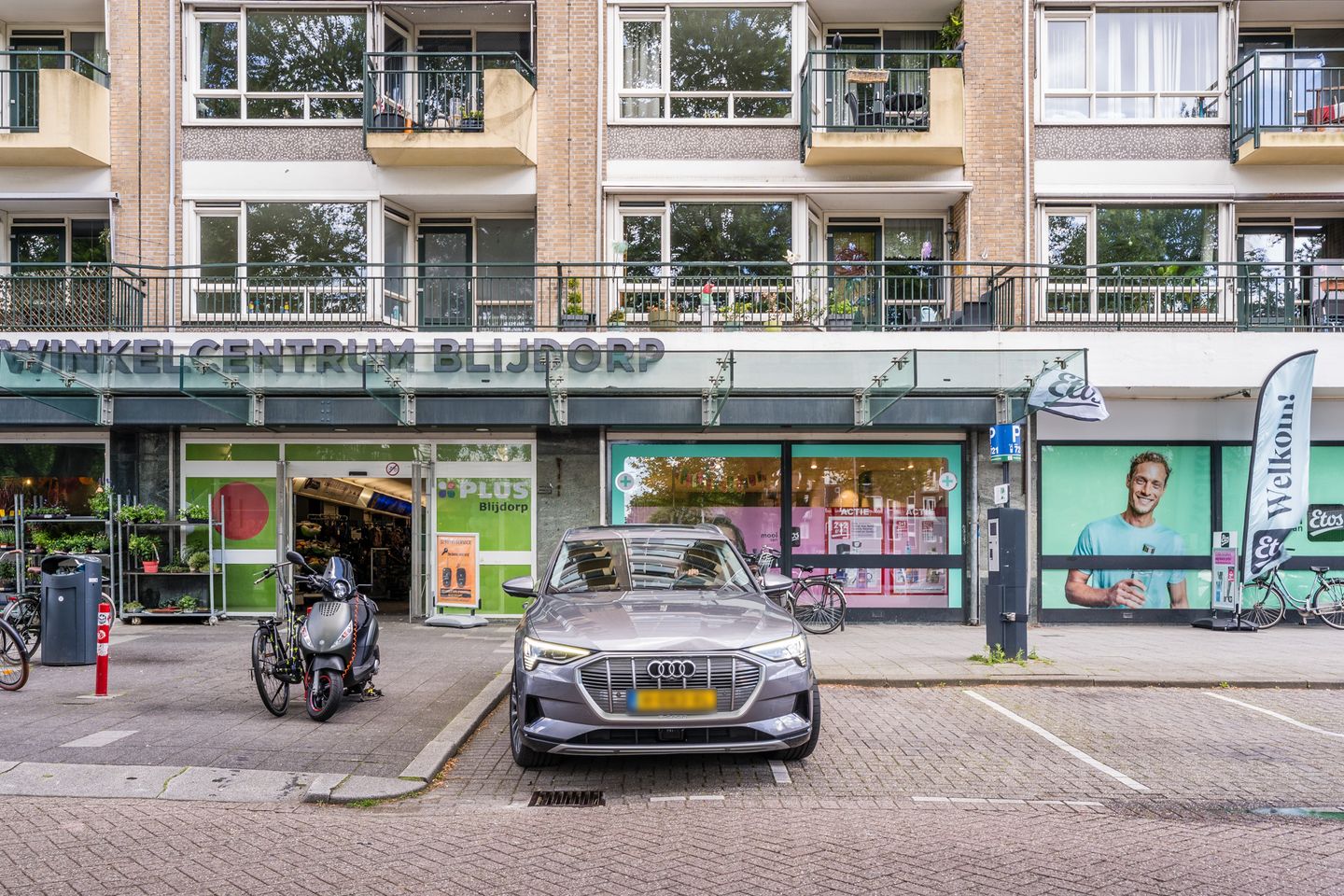 Renovated Ground Floor Apartment with Spacious Garden in Blijdorp — 40