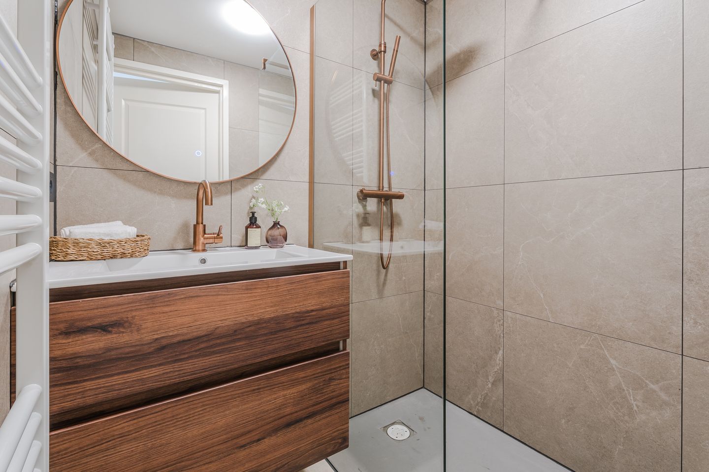 Renovated Ground Floor Apartment with Spacious Garden in Blijdorp — 25