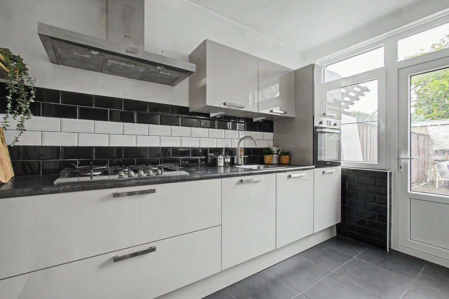 Spacious Move-In Ready Terraced House with 4 Bedrooms and Solar Panels in Terneuzen — 10