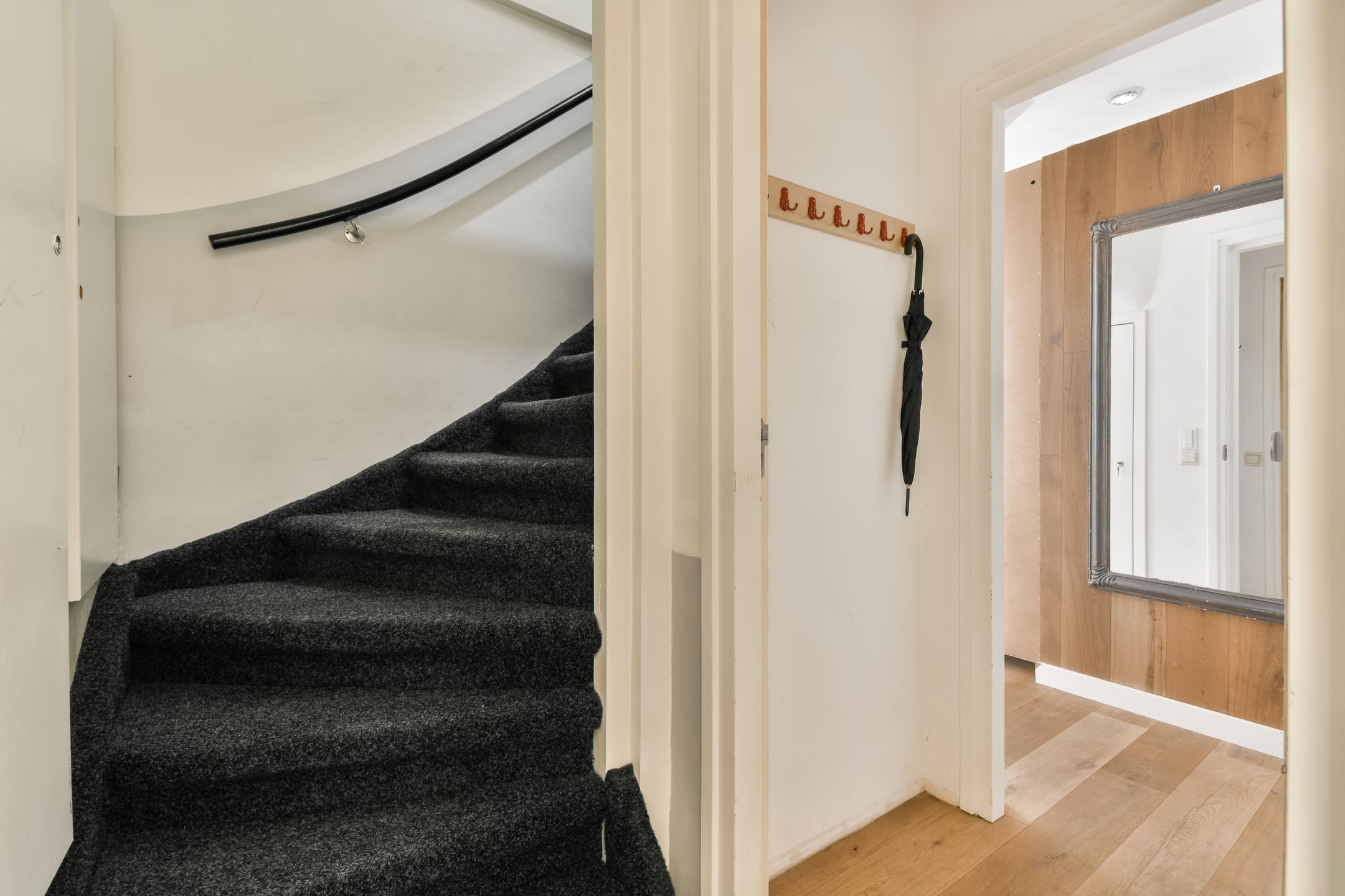 Canal View Apartment with Spacious Balcony in Amsterdam's Museum Quarter — 24