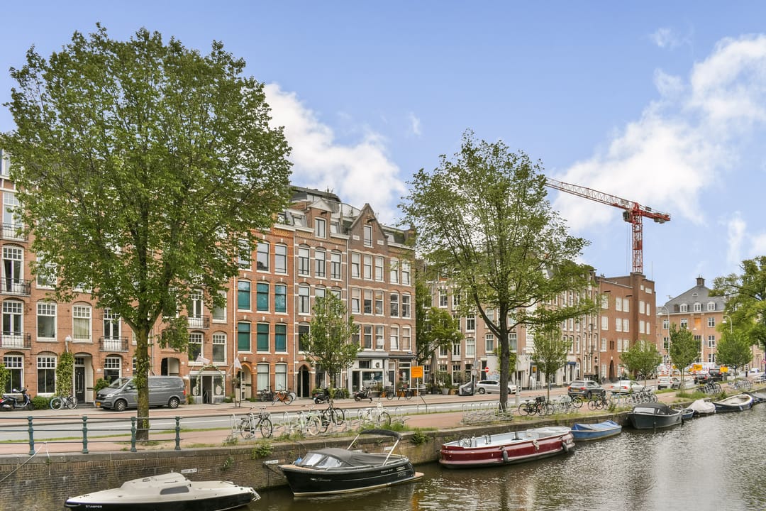 Canal View Apartment with Spacious Balcony in Amsterdam's Museum Quarter — 26