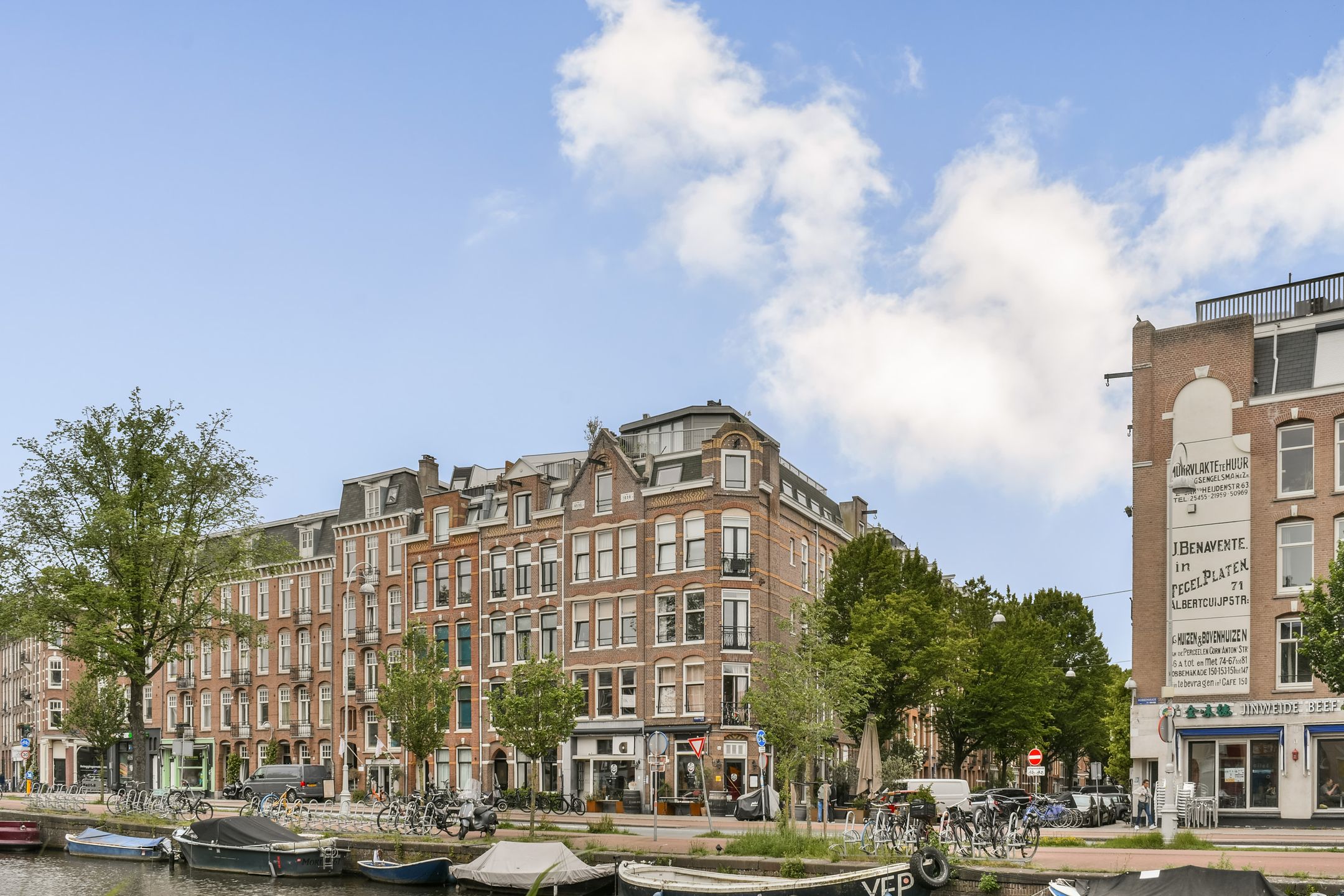Canal View Apartment with Spacious Balcony in Amsterdam's Museum Quarter — 27