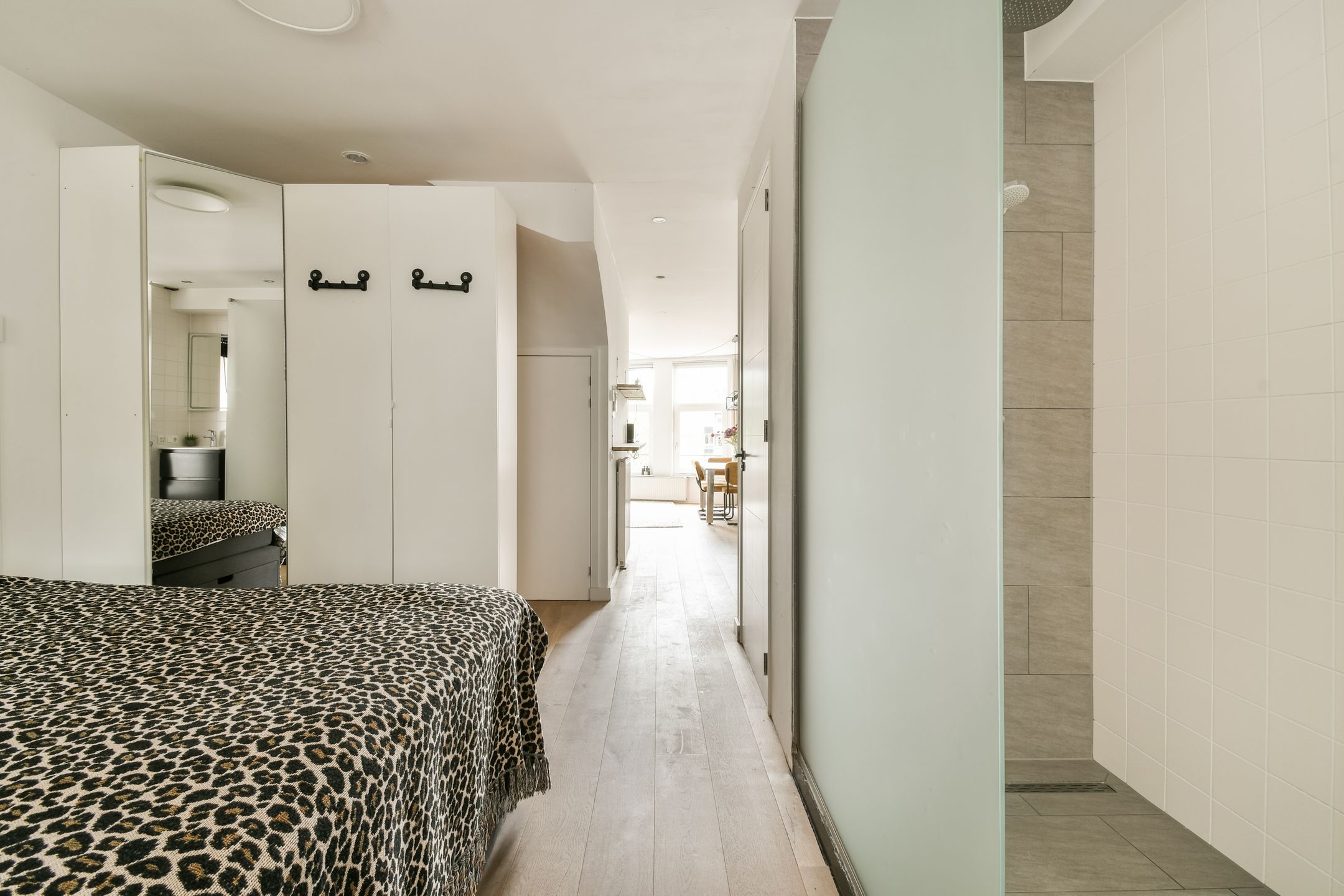Canal View Apartment with Spacious Balcony in Amsterdam's Museum Quarter — 21