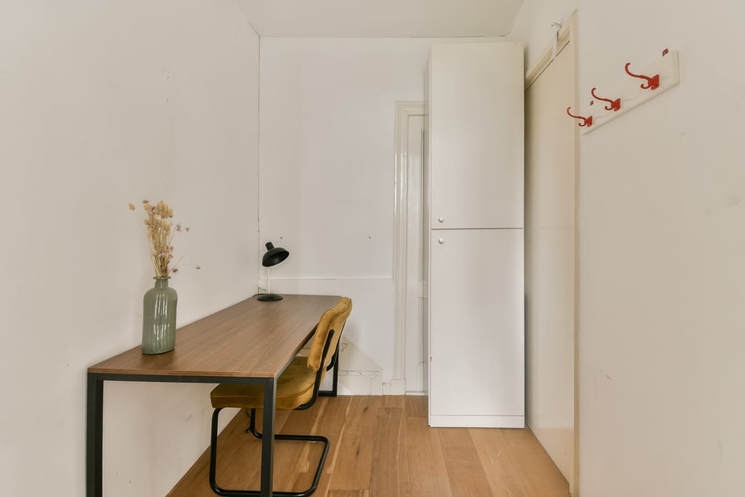 Canal View Apartment with Spacious Balcony in Amsterdam's Museum Quarter — 17