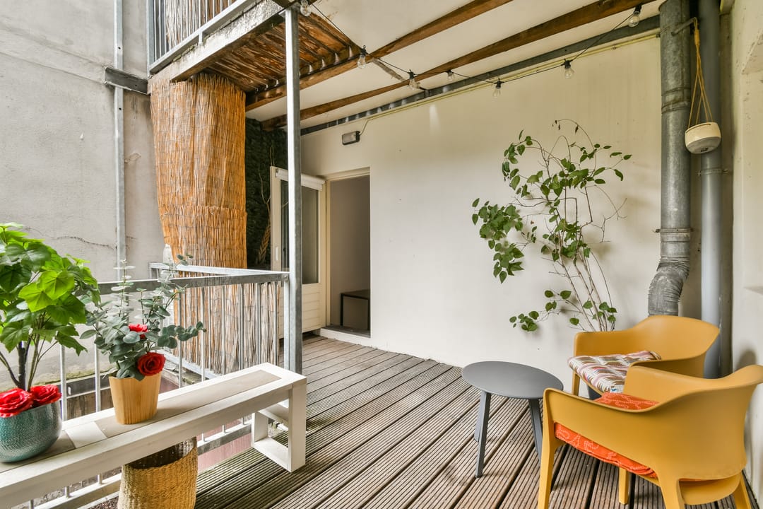 Canal View Apartment with Spacious Balcony in Amsterdam's Museum Quarter — 16