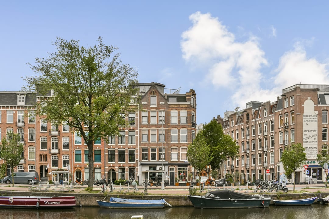 Canal View Apartment with Spacious Balcony in Amsterdam's Museum Quarter — 28