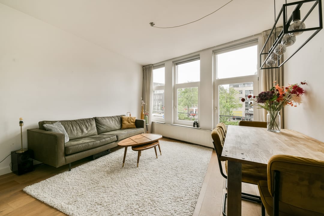 Canal View Apartment with Spacious Balcony in Amsterdam's Museum Quarter — 7