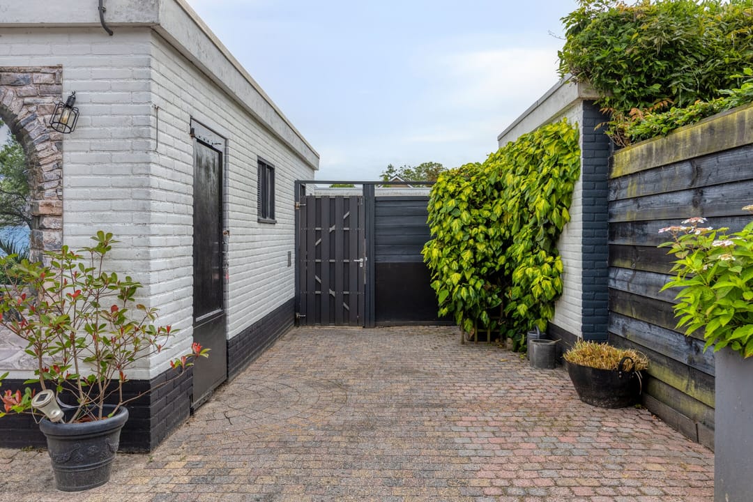 Spacious Family Terraced Home with Garage and Energy Label A in Halsteren — 32