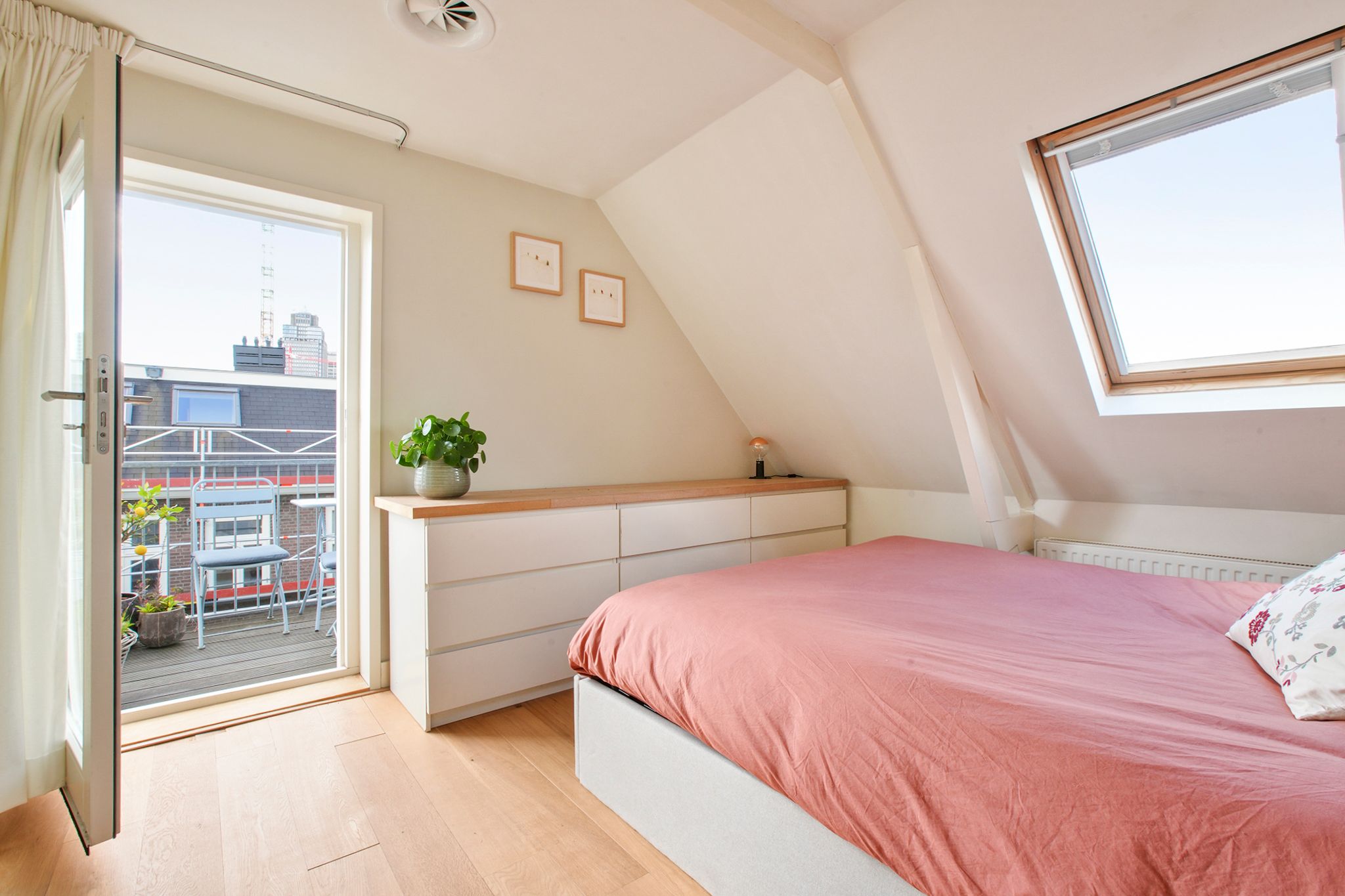 Top-Floor Apartment with Amstel Views in Weesperzijde — 12