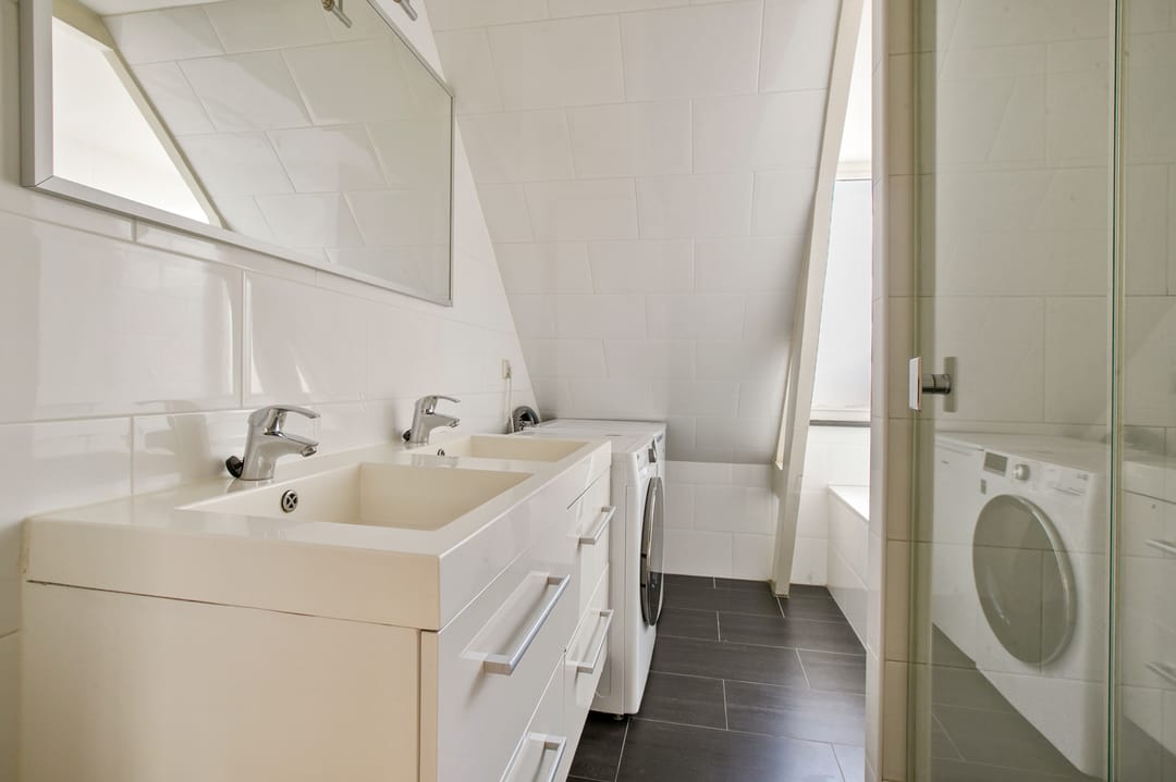 Top-Floor Apartment with Amstel Views in Weesperzijde — 13