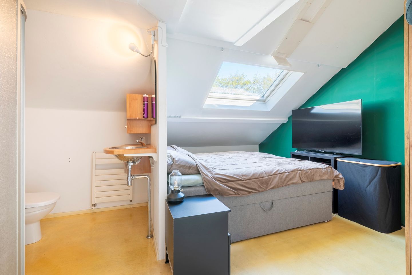 Unique Drive-In Home with Spacious Garage Near Den Helder City Center — 19