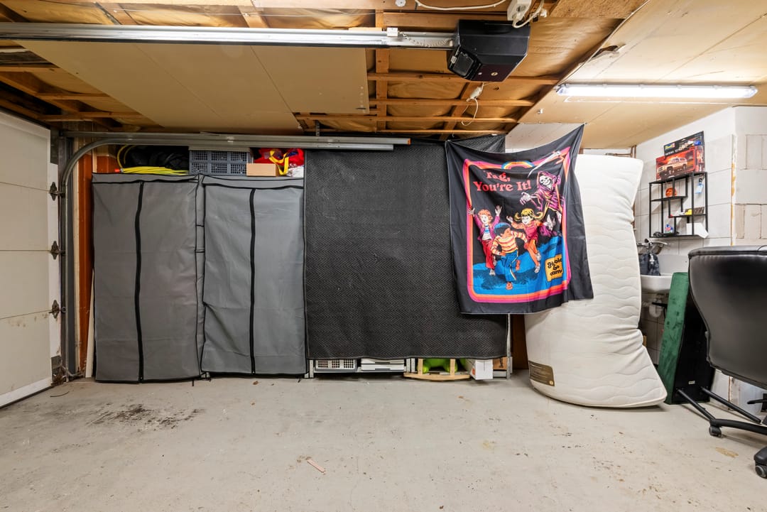 Unique Drive-In Home with Spacious Garage Near Den Helder City Center — 26