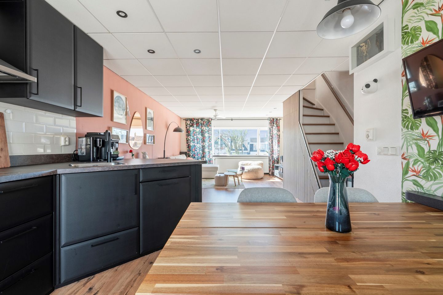 Unique Drive-In Home with Spacious Garage Near Den Helder City Center — 10