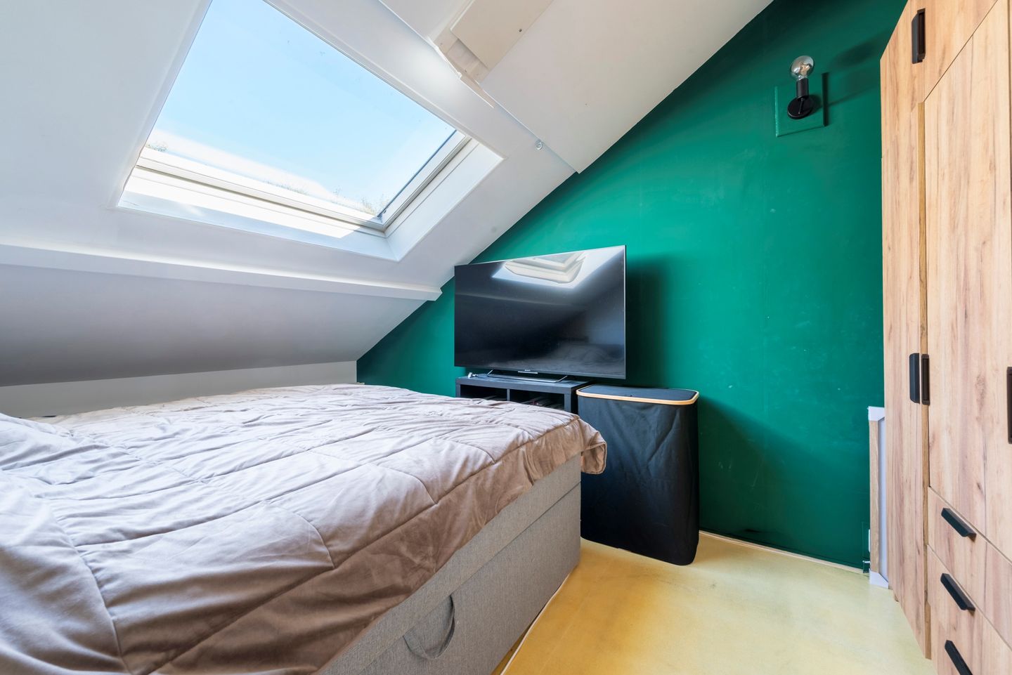 Unique Drive-In Home with Spacious Garage Near Den Helder City Center — 20