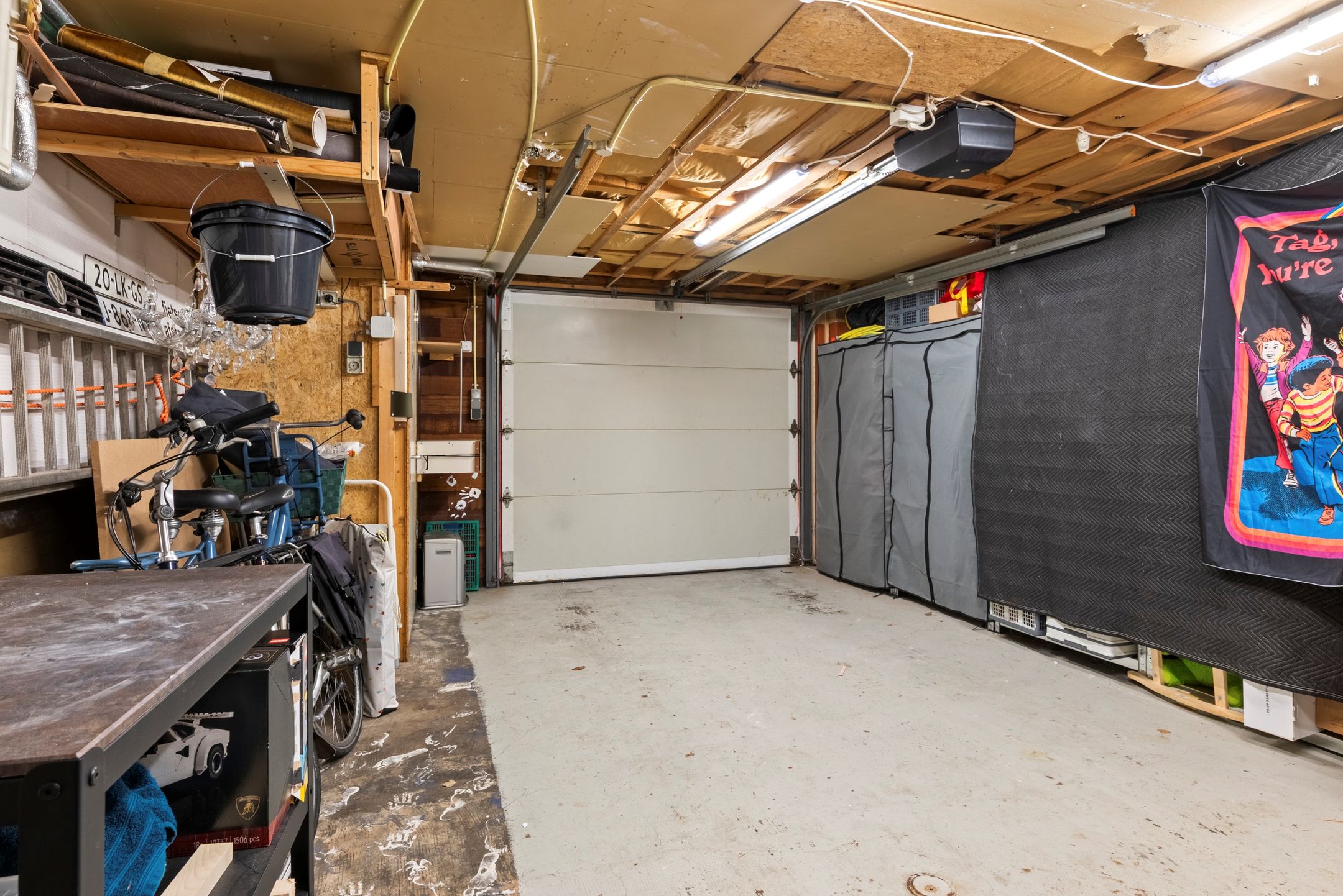 Unique Drive-In Home with Spacious Garage Near Den Helder City Center — 24