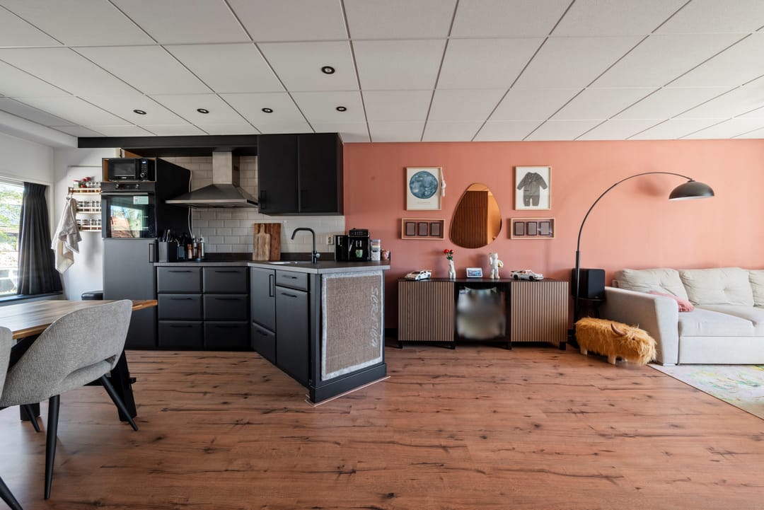 Unique Drive-In Home with Spacious Garage Near Den Helder City Center — 13