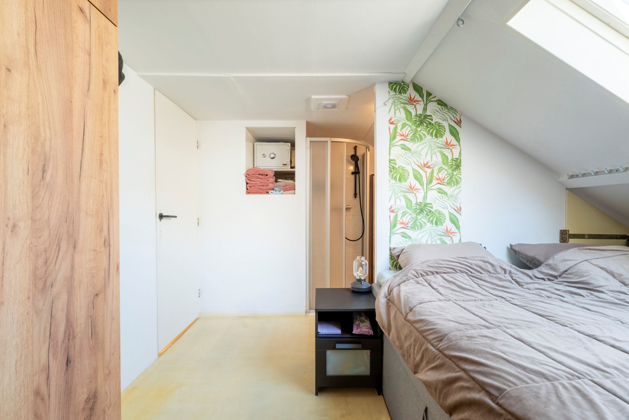 Unique Drive-In Home with Spacious Garage Near Den Helder City Center — 21